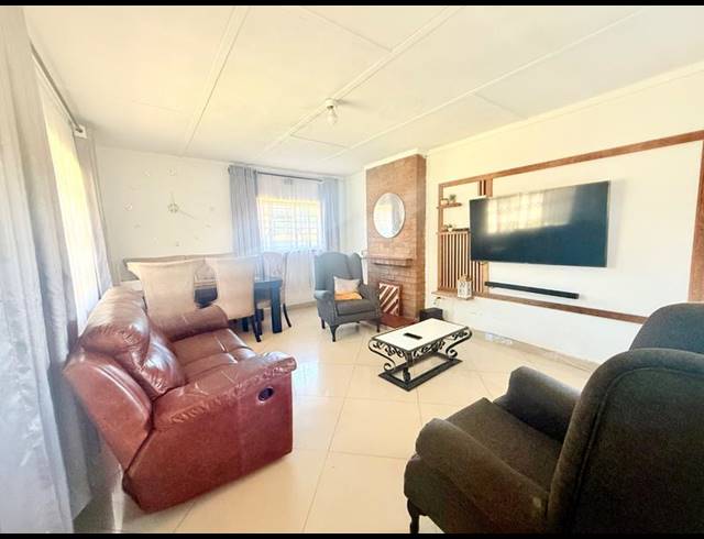 3 BEDROOM HOUSE FOR SALE IN VANDERBIJLPARK CE 2